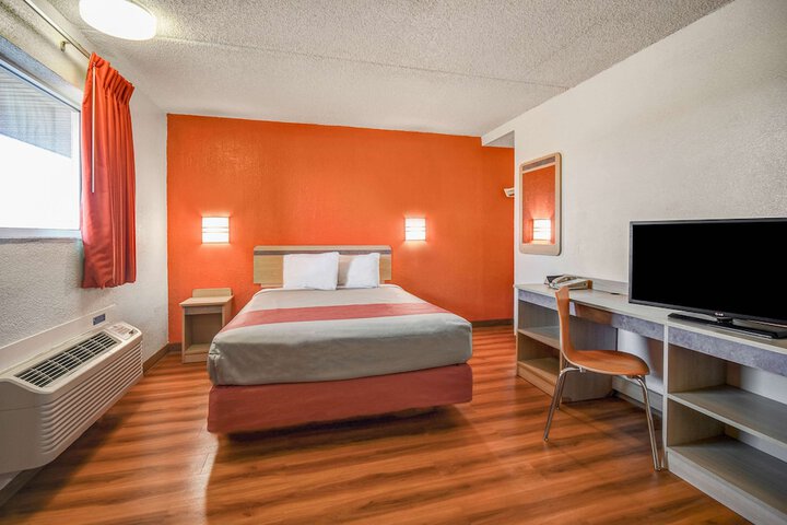 Room 30 of 34