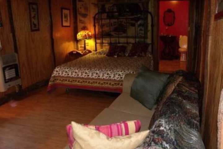 DIAMOND JOHNS RIVERSIDE RETREAT