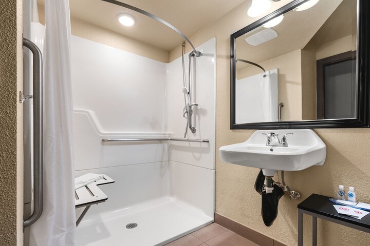 Room 32 of 58