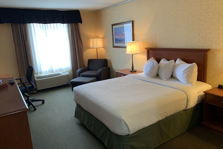 Merit Hotel & Suites