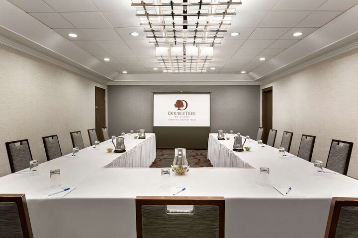 DoubleTree by Hilton Toronto Airport West