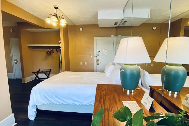 Room 48 of 114