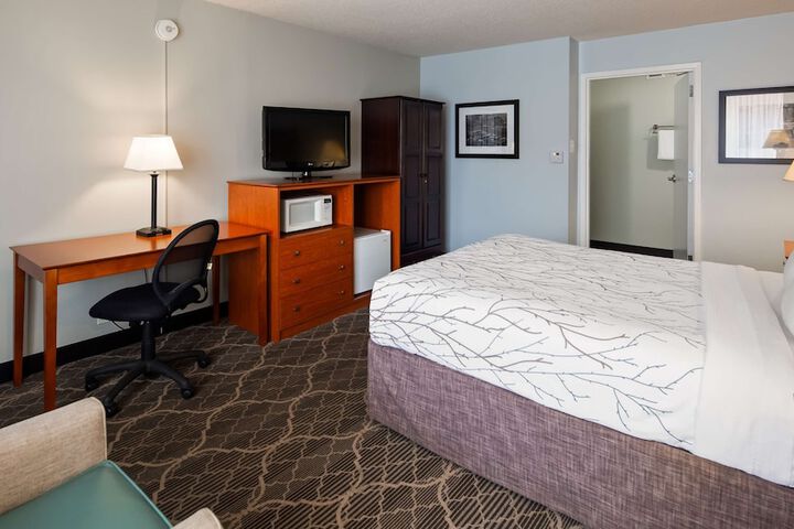 Room 10 of 23