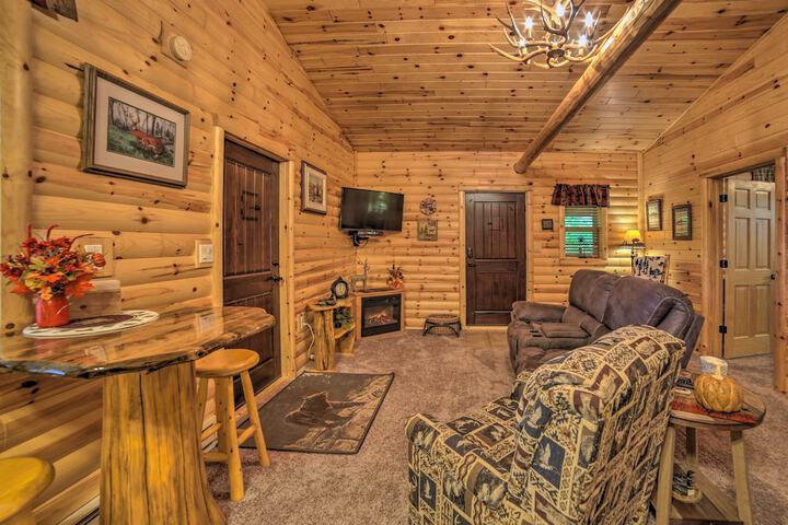 Updated Manistique Log Cabin Yard & Fire Pit