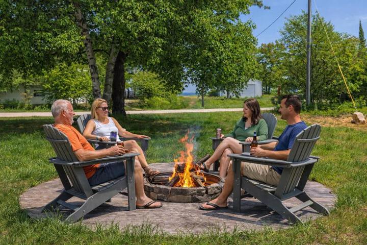Coastal Haven Lake Superior w Fire Pit