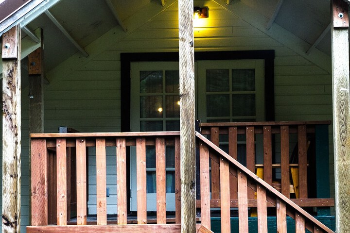 Whittakers Motel & Historic Bunkhouse