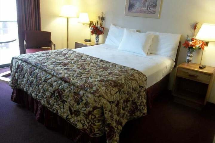Room 9 of 14