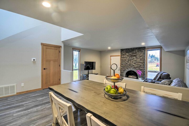 Luxurious Tacoma Retreat w / Quartz Countertops!