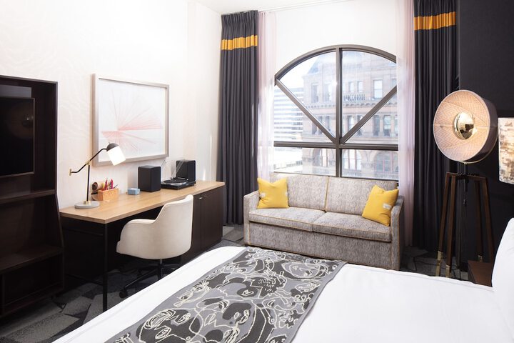 Saint Kate - The Arts Hotel