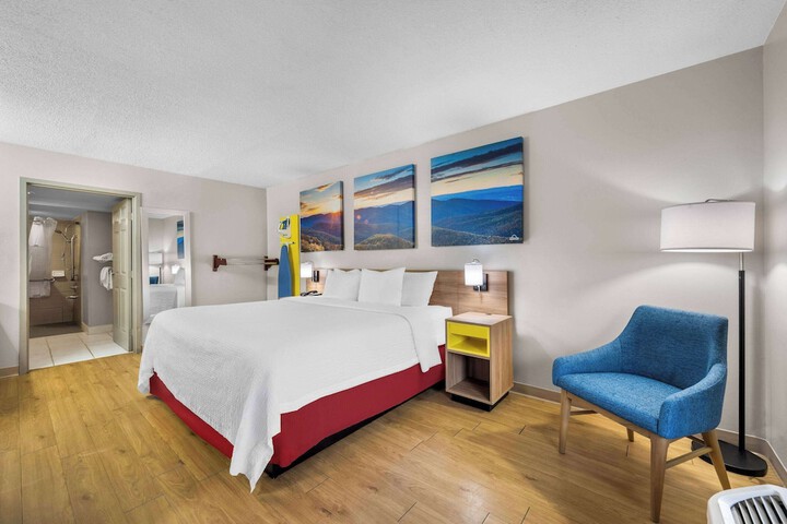Room 30 of 40