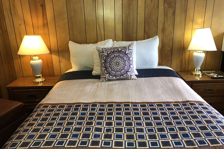 Cedar Inn & Suites