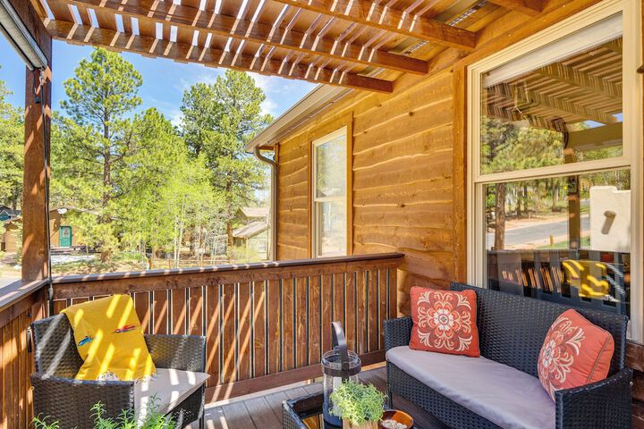 Woodland Park Apartment: Forest Views + Deck!
