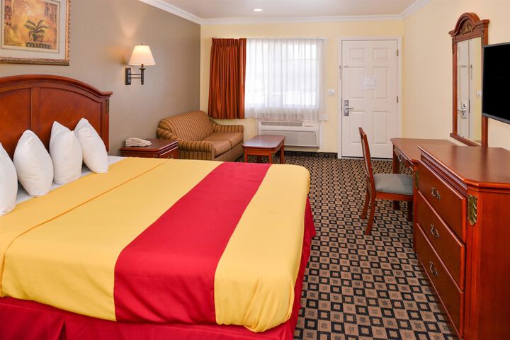 Room 10 of 24