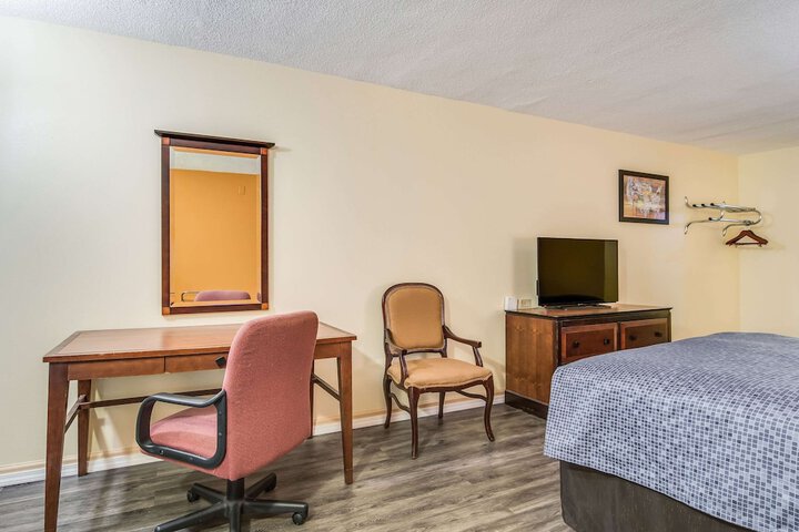Room 5 of 15