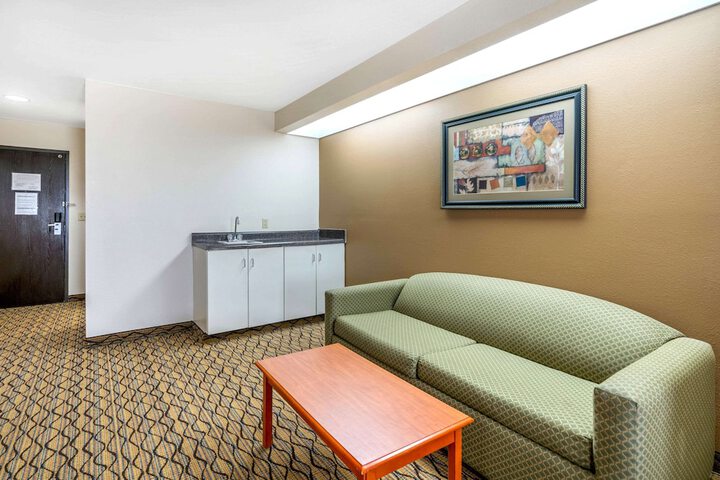 Room 10 of 30