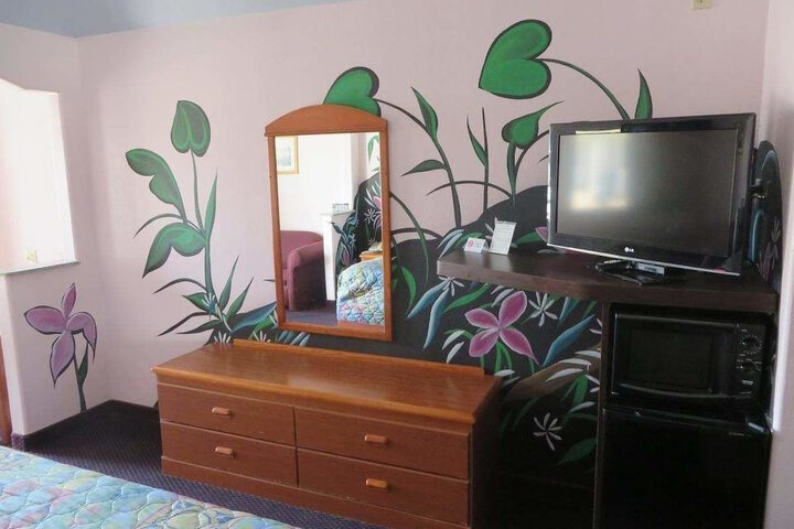 Room 10 of 11