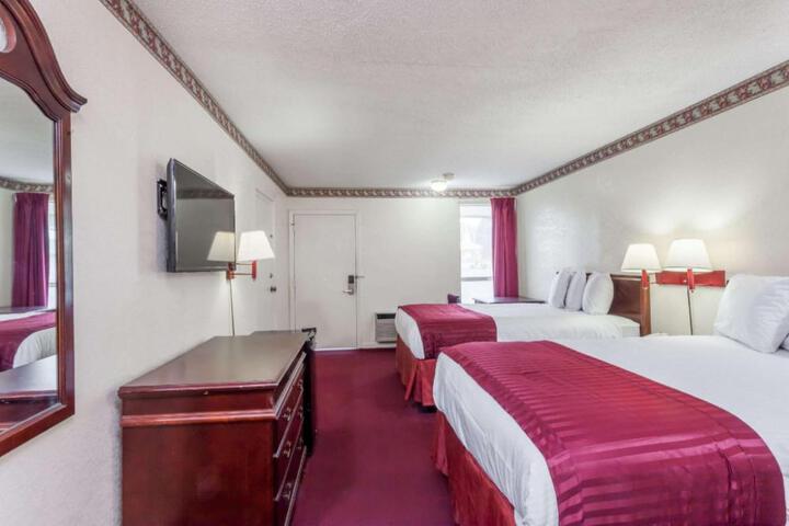 Knights Inn Hurricane Mills