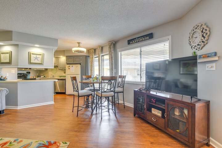 Little River Condo w / Pool Access - Near Beaches!