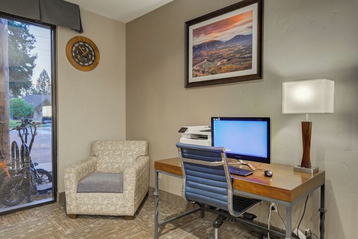 Business Center 83 of 111