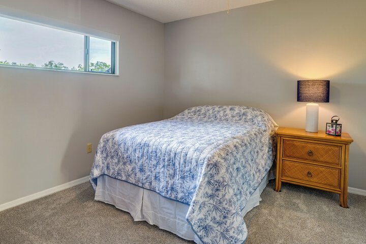 Walk to Restaurants: Downtown Leesburg Townhome!