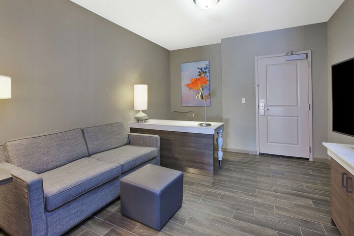 Room 28 of 60
