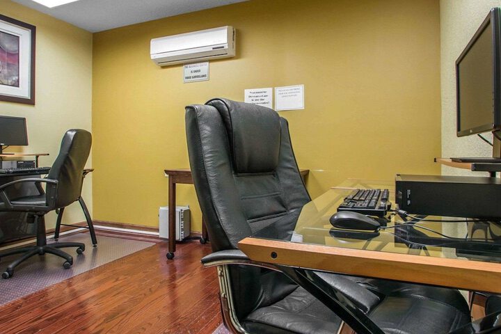 Business Center 29 of 29