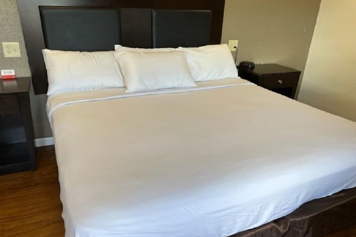 Room 18 of 25