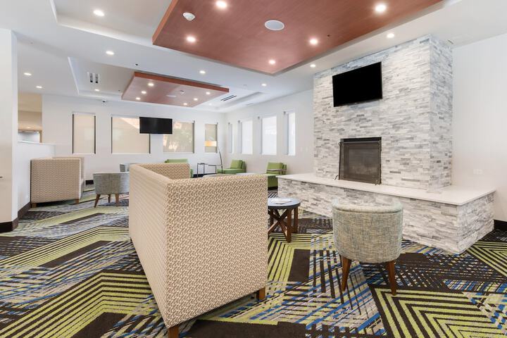 Holiday Inn Express Naperville by IHG