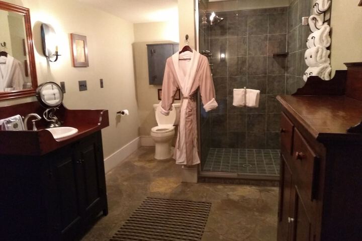 Room 10 of 65