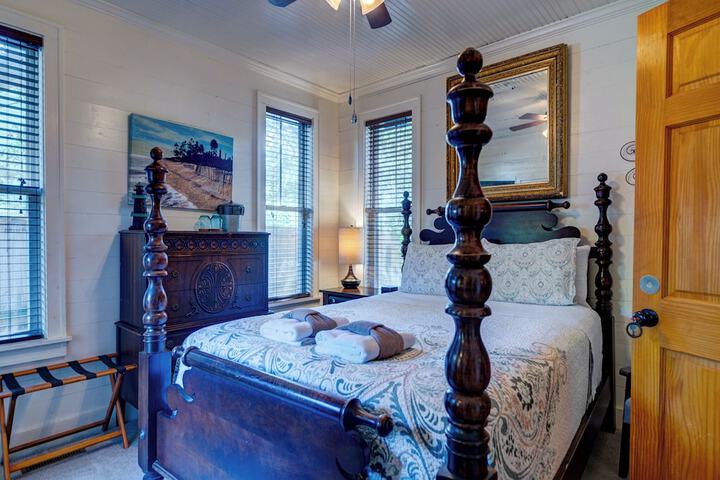 Beachside Boutique Inn – Folly Beach Rooms & Private Cottages