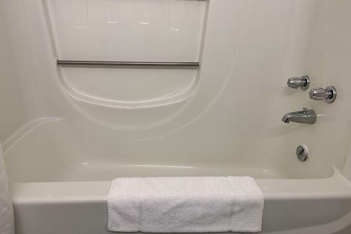 Room 9 of 18