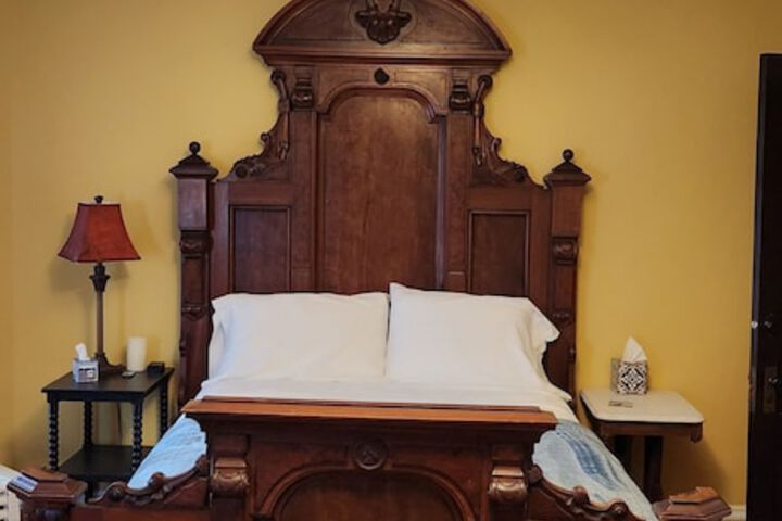 Oaklawn Inn LLC