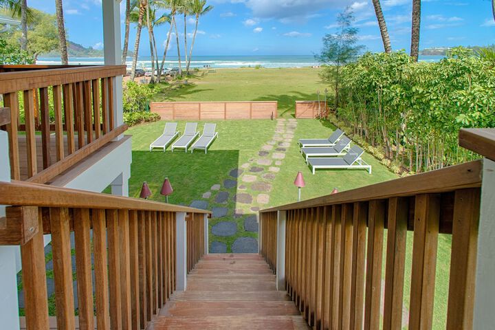 Hanalei Beachfront 3 Bedroom Home by RedAwning