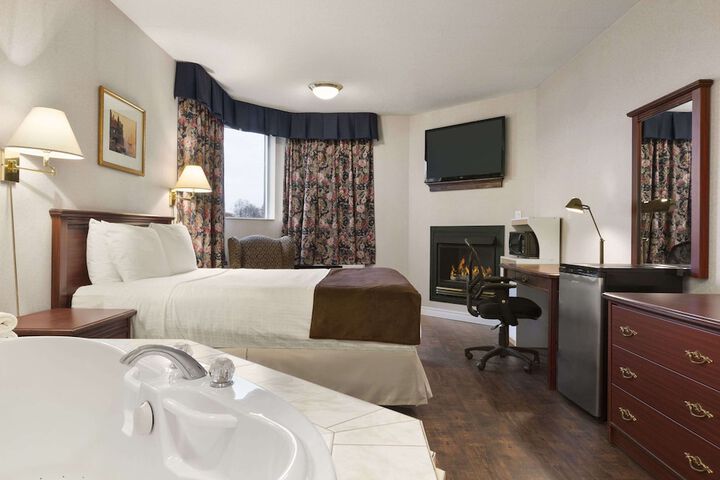Room 8 of 26