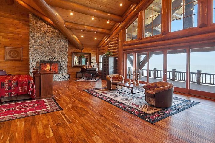 Lx28: Gold Beach Oceanfront Estate