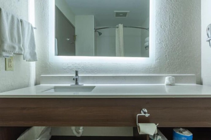 Lancaster Inn and Suites