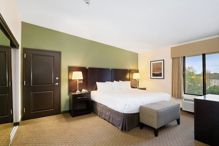 Comfort Inn & Suites
