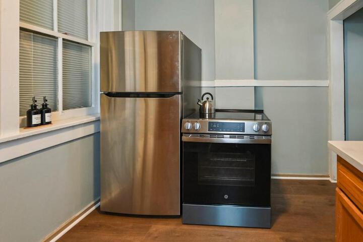 Sr Pilot Earhart Hangar Suite 2 br K & Q, 1 Ba
