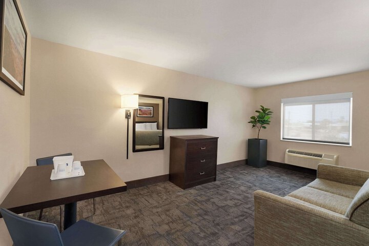 Room 8 of 32
