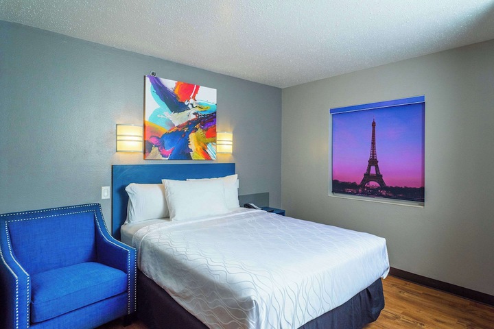 Room 60 of 82
