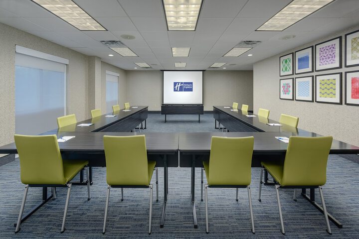 Holiday Inn Express Hotel & Suites Tullahoma by IHG