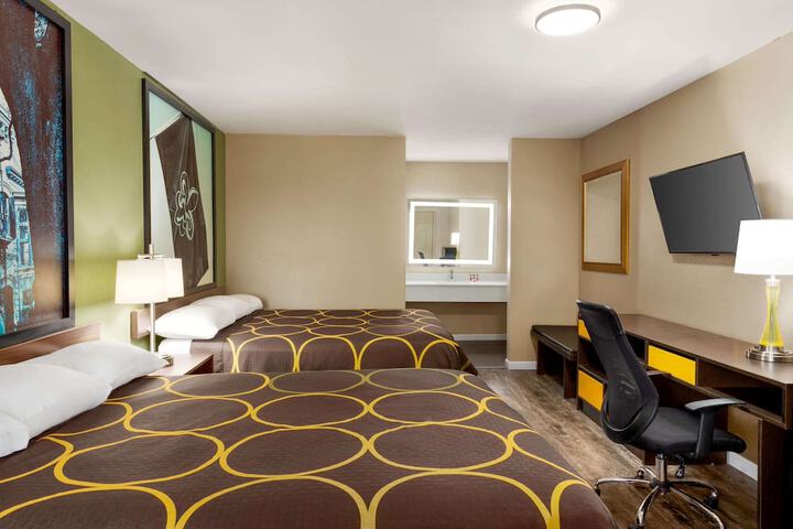 Room 17 of 37