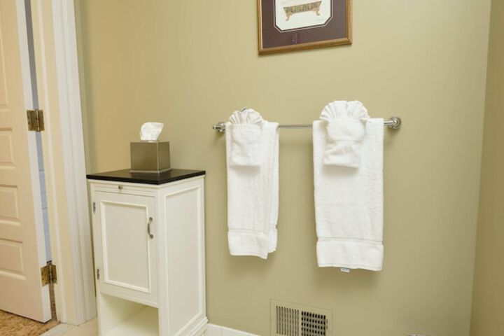 Room 43 of 185