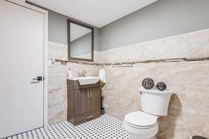 Historic Buffalo Row House Near Delaware Park