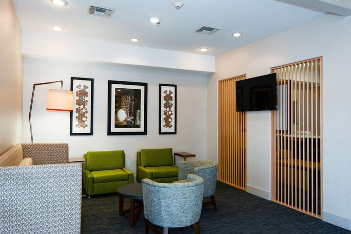 Holiday Inn Express & Suites New Boston by IHG