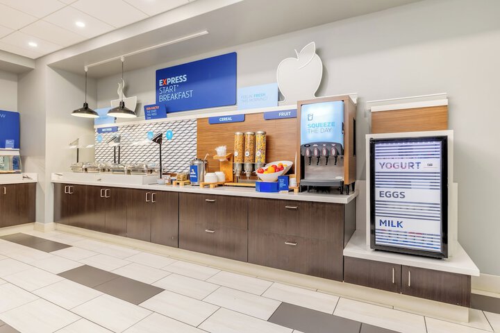 Holiday Inn Express & Suites Medford by IHG