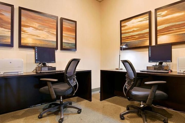 Business Center 39 of 40
