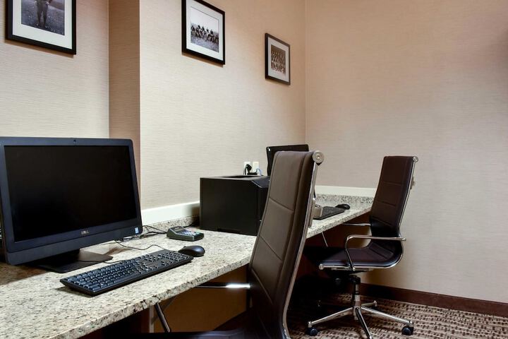 Comfort Suites Downtown Carlisle