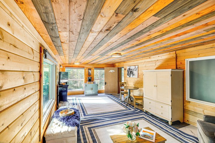 Delta Junction Retreat w / Northern Lights Cabin!