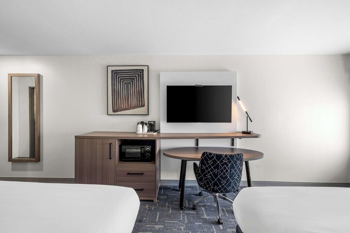 Room 8 of 30